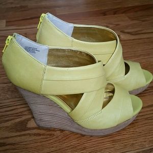 Seychelles wedge sz 7.5(Runs larger)